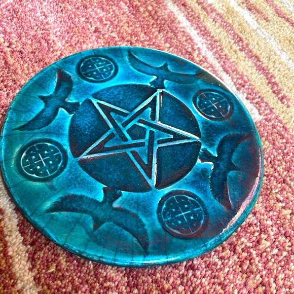 Ceramic altar tile Raven Celtic pentacle raku pottery witchy - Picture 3 of 4